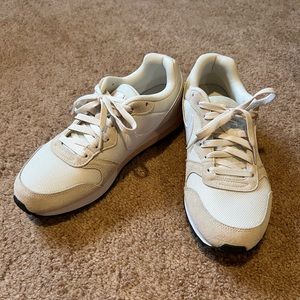 Womens Nike Sneakers, Size 10 Like New. Tan